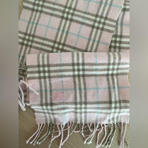 Burberry Authentic Pink Scarf - Very good condition - Picture 2 of 3